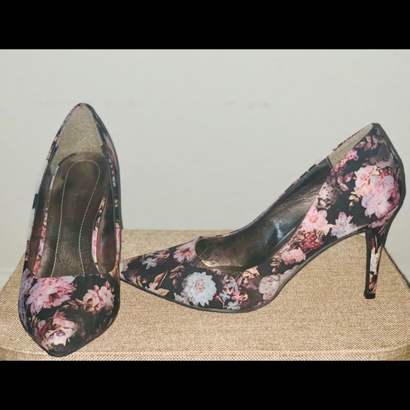 Cute, floral Rampage high heels. - Picture 3 of 5